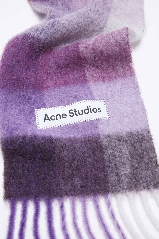 Acne Studios Karierter Schal aus Mohair Exklusive Angebote