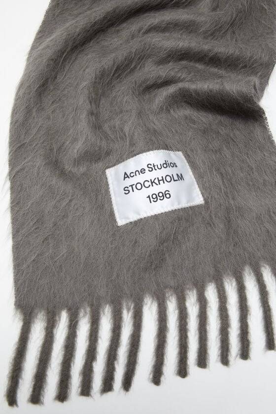 Acne Studios Fransen-Schal aus Alpaka Tiefpreis