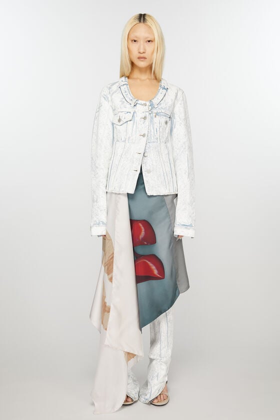 Acne Studios Seidenschal mit Print von Katerina Jebb Laufsteg-Show Wochenangebot