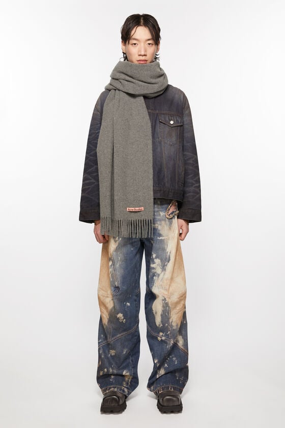 Acne Studios Oversized-Wollschal mit Fransen Letzte 2 Tage