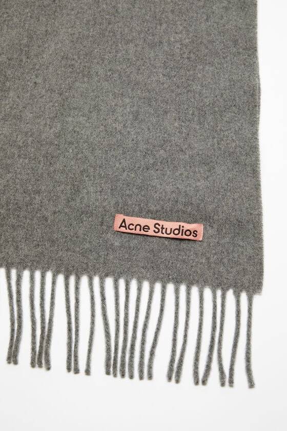 Acne Studios Oversized-Wollschal mit Fransen Letzte 2 Tage