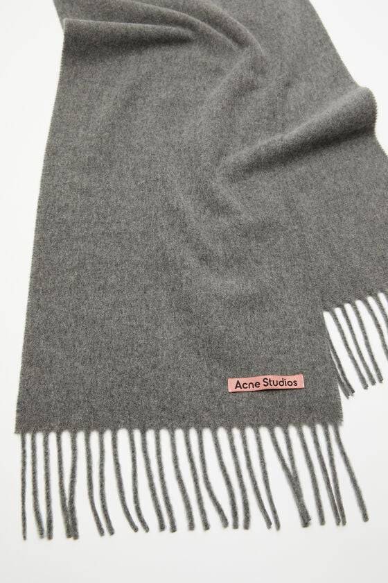 Acne Studios Schmaler Fransen-Schal aus Wolle Letzter Tag