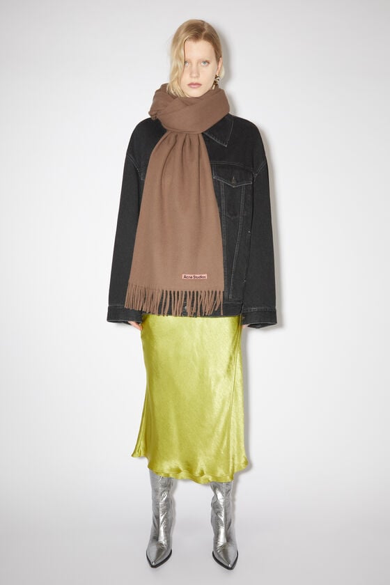 Acne Studios Oversized-Wollschal mit Fransen Bis zu 65% Rabatt