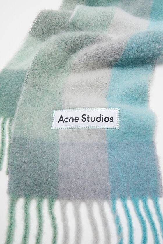 Acne Studios Karierter Schal aus Mohair Nur noch ein Tag übrig