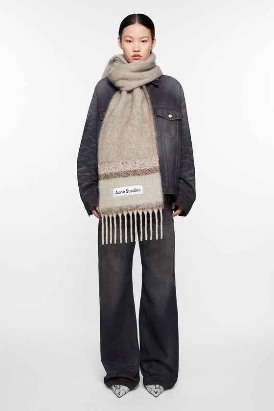Acne Studios Fransen-Schal mit Logo 50% Rabatt mit kostenlosem Versand