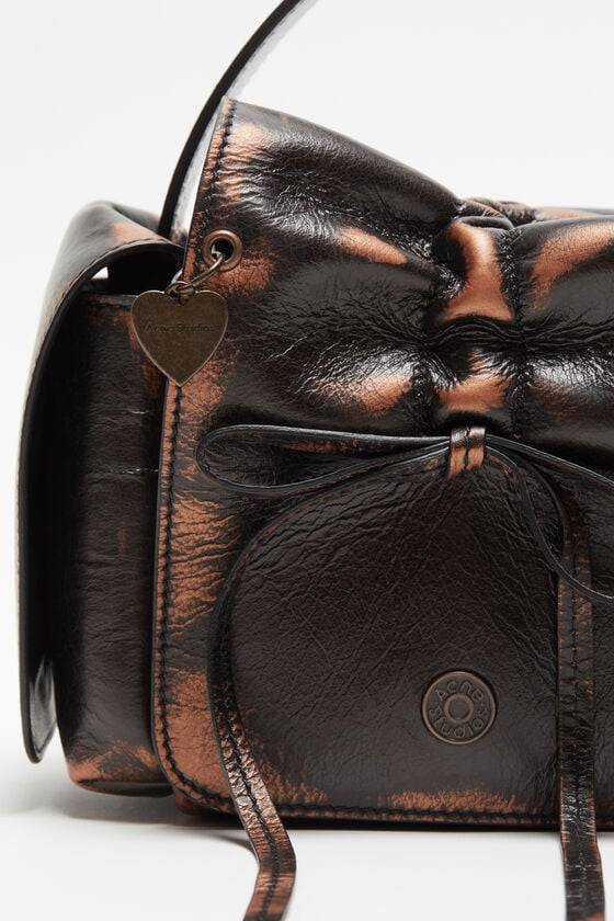 Acne Studios Tasche mit mehreren Taschen Runway Show Begrenzt auf 3 Tage