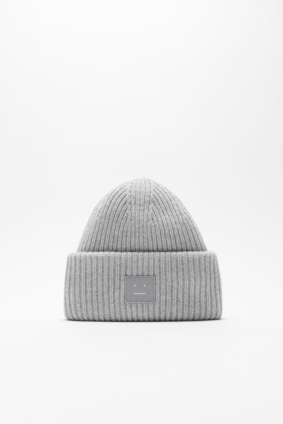 Acne Studios Mütze mit großem Face-Logo im Angebot