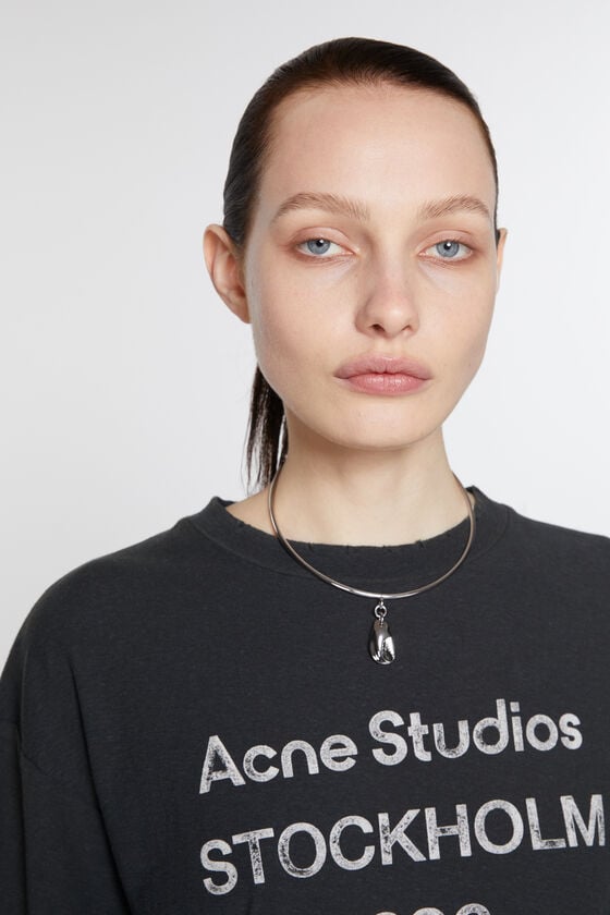 Acne Studios Halskette mit Anhänger Laufsteg-Show Fabrik Onlineshop