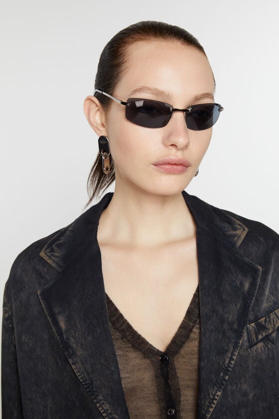 Acne Studios Kettenschloss-Ohrring Sonderangebot