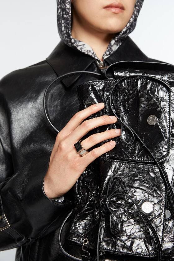 Acne Studios Siegelring mit Logo-Gravur Rabatt