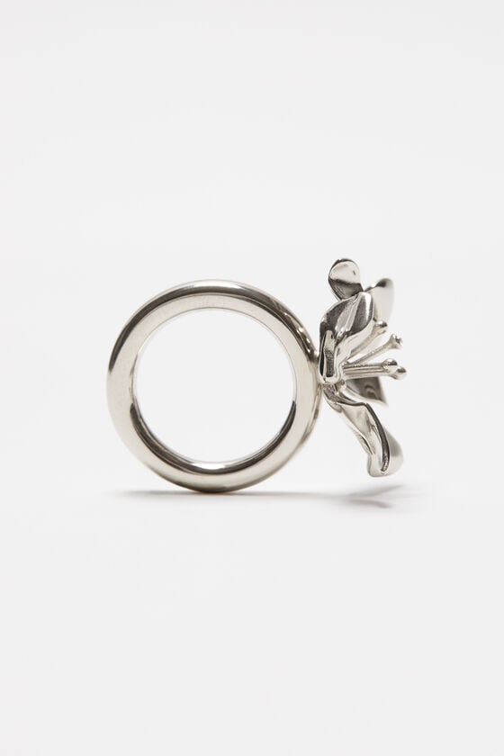 Acne Studios Ring mit Blume Versandkostenfrei