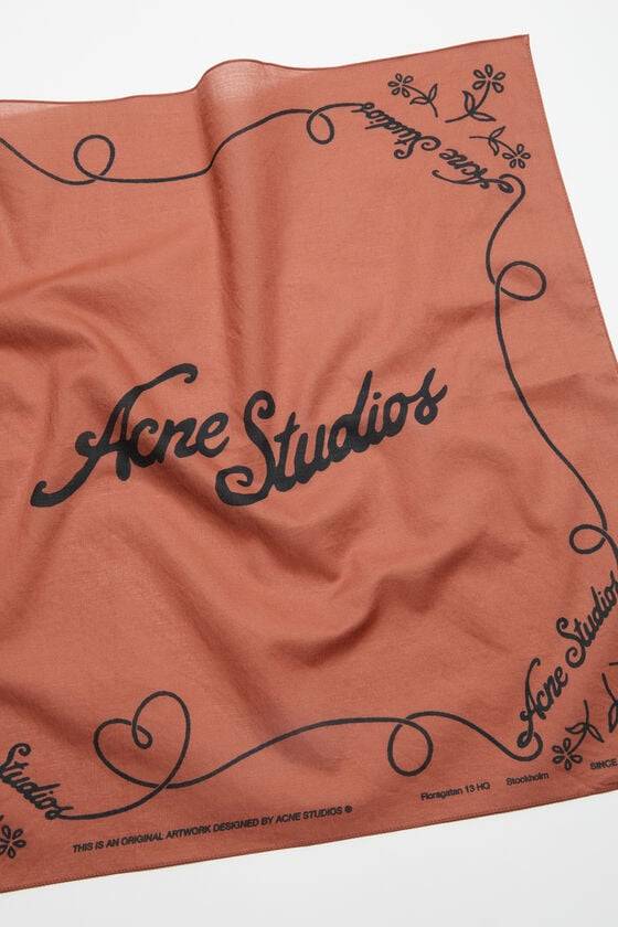 Acne Studios Leichter Schal mit Print Cyber Monday