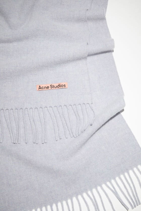 Acne Studios Schmaler Fransen-Schal aus Wolle Lagerräumung