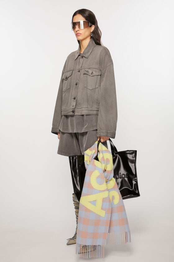 Acne Studios Karierter Schal mit Logo Zeitlich begrenztes Angebot
