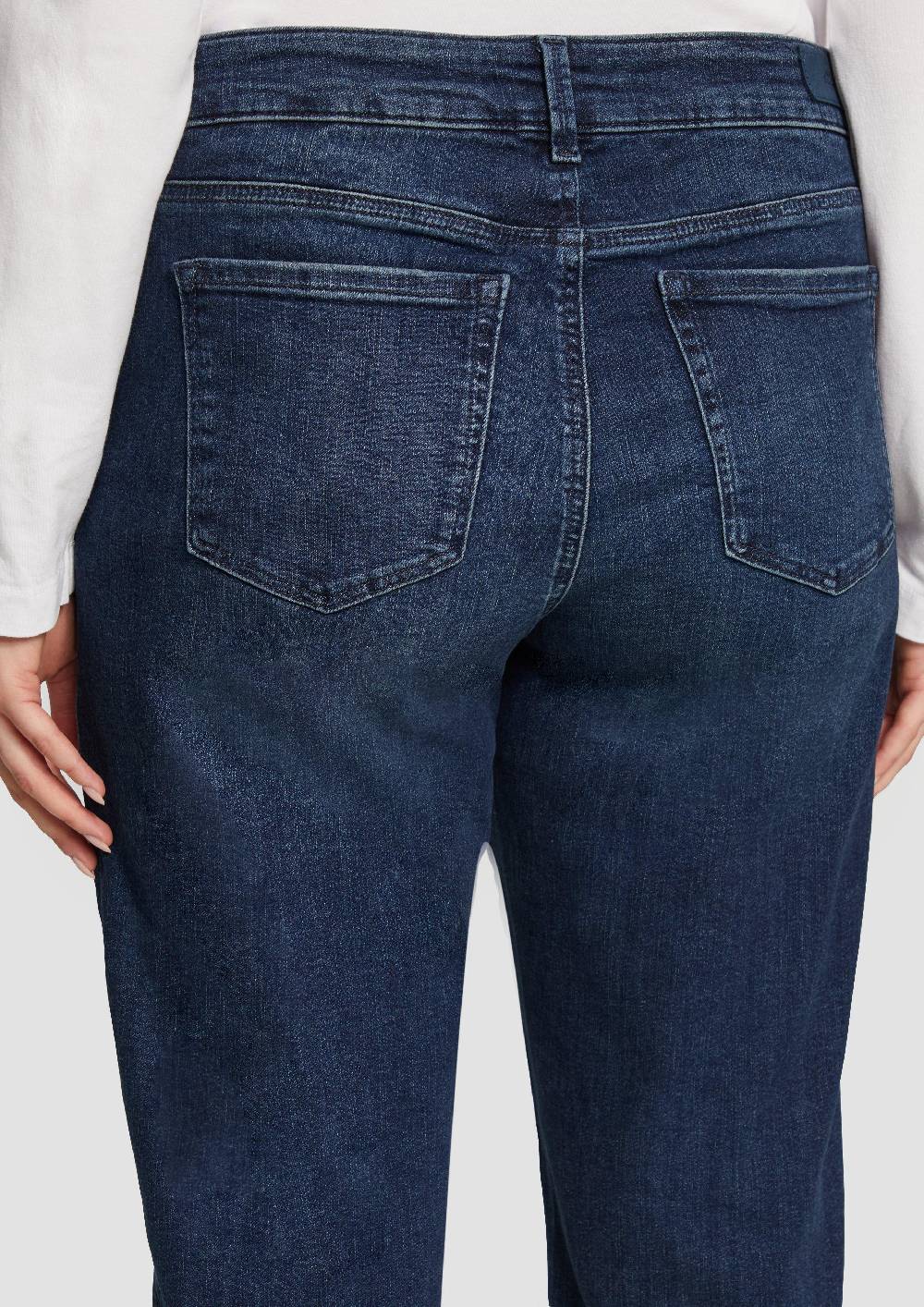 s.Oliver Jeans / Curvy Fit / Mid Rise / Semi Wide Leg Valentinstagsangebot