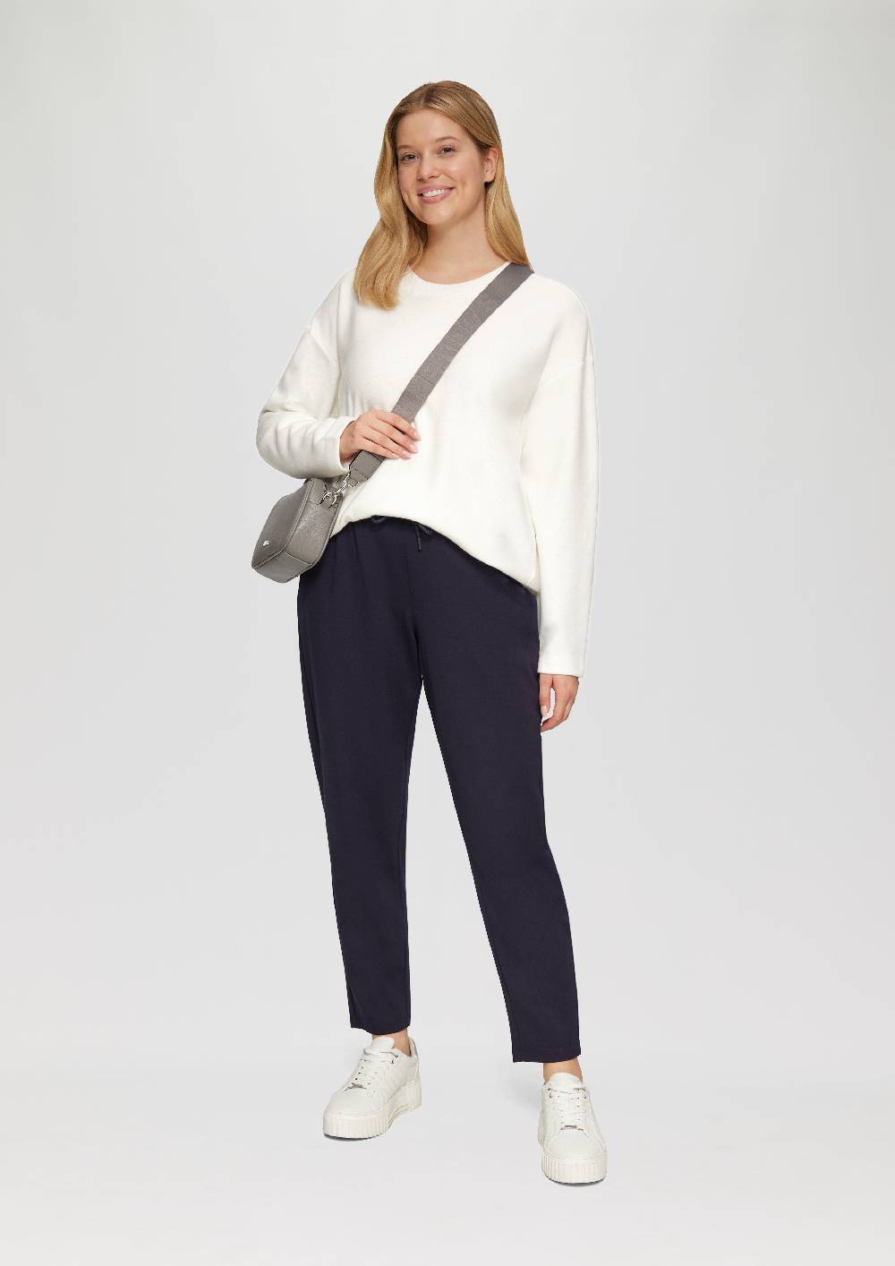 s.Oliver Weiches Sweatshirt mit überschnittenen Schultern Wochenangebot