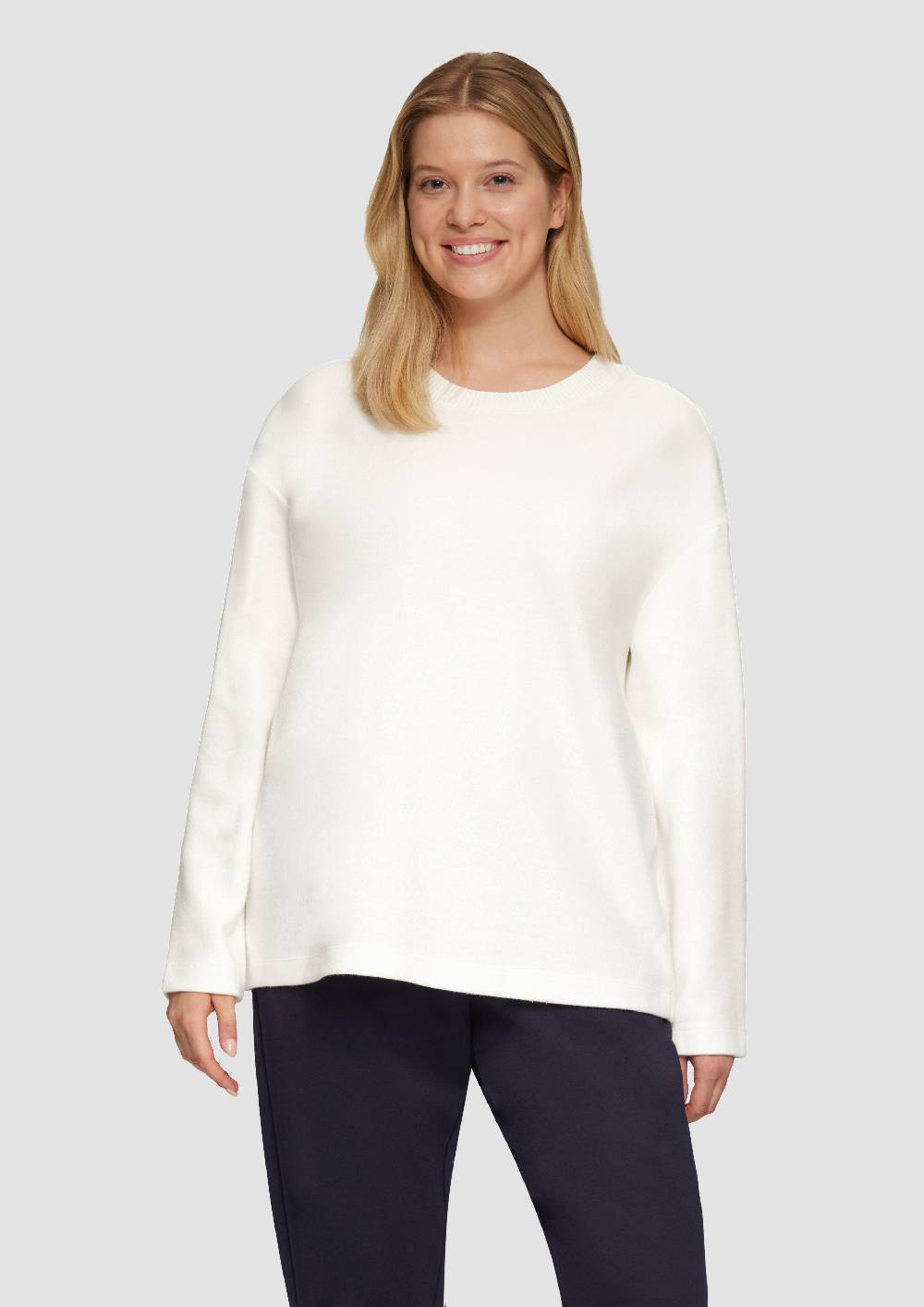 s.Oliver Weiches Sweatshirt mit überschnittenen Schultern Wochenangebot