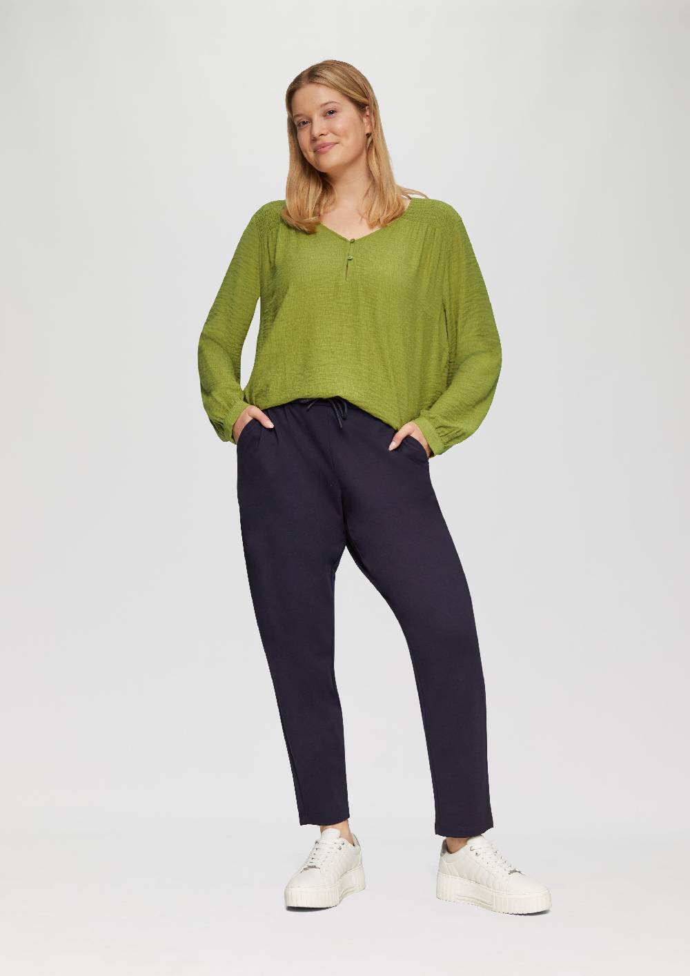 s.Oliver Strukturierte Bluse aus Viskosemix mit Smok Detail Letzte 3 Tage