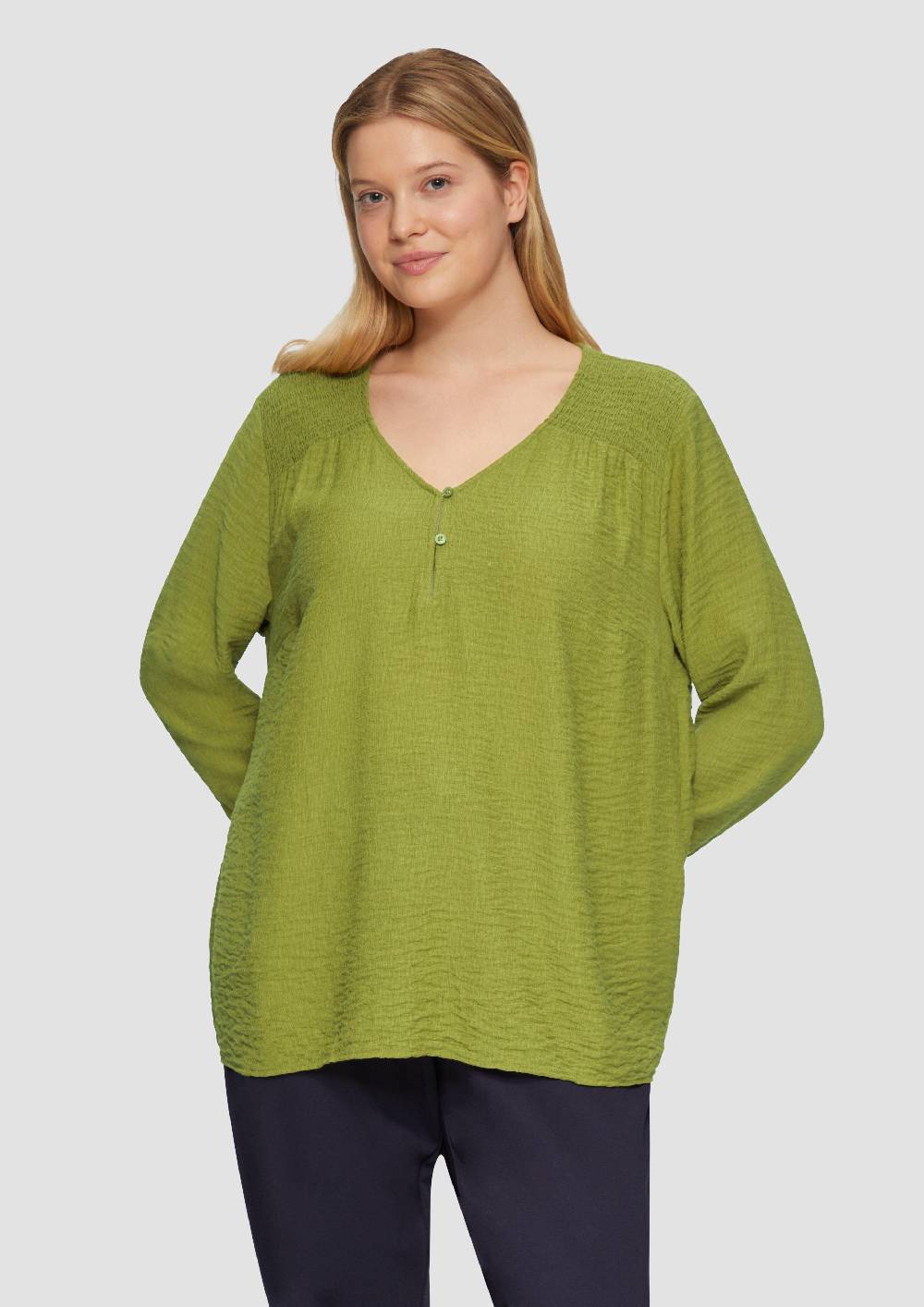 s.Oliver Strukturierte Bluse aus Viskosemix mit Smok Detail Letzte 3 Tage