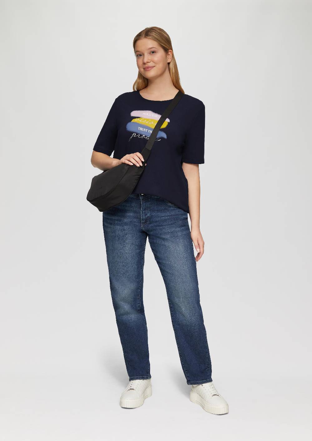 s.Oliver T-Shirt mit Rundhalsausschnitt und Front-Print im Angebot