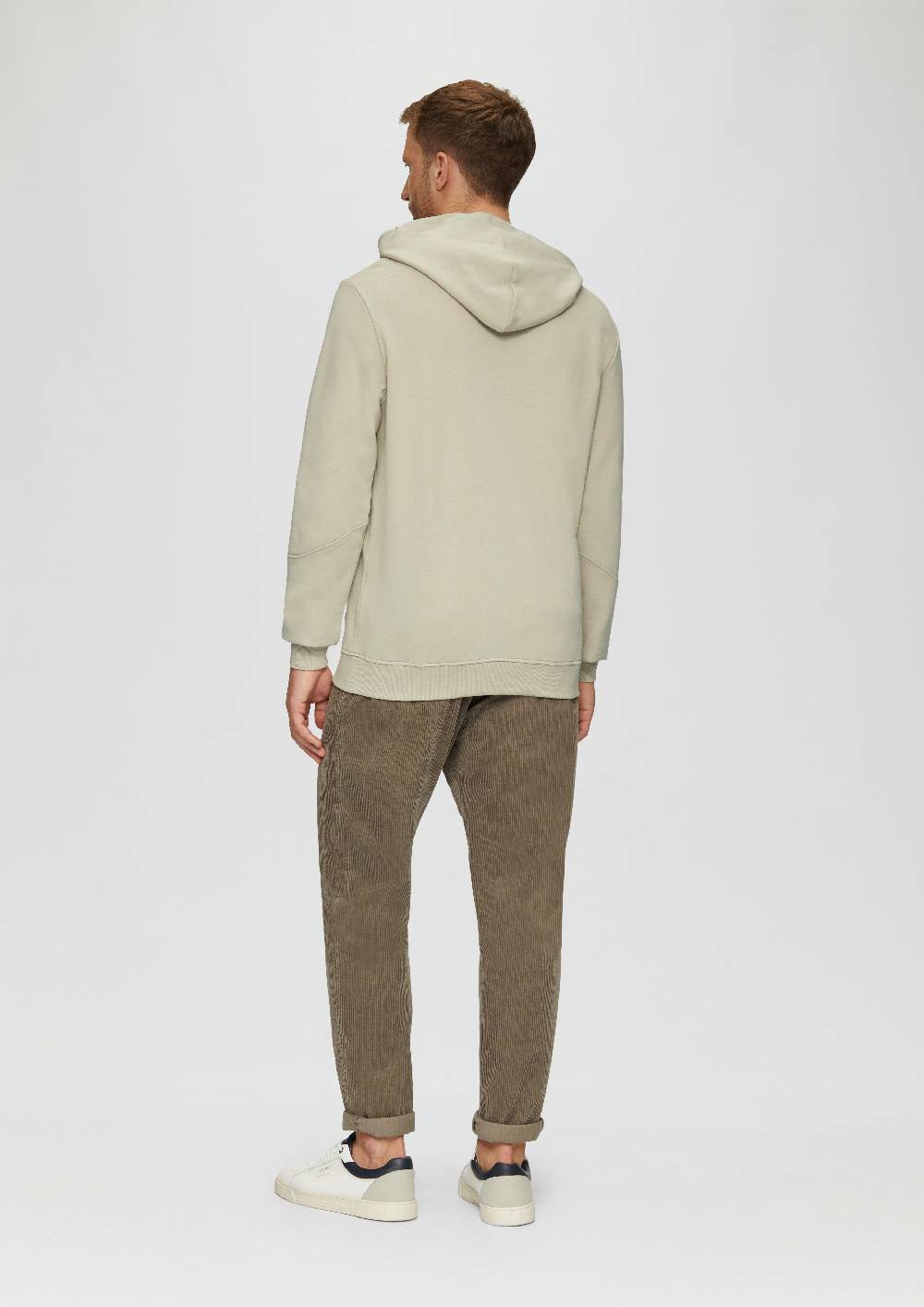 s.Oliver Hoodie mit Stickerei und Kängurutasche 50% Rabatt mit kostenlosem Versand