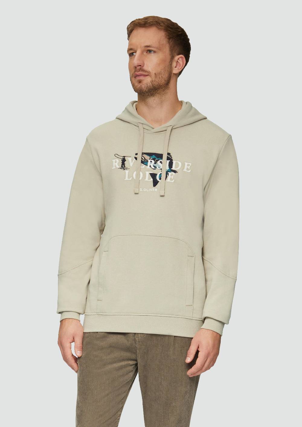 s.Oliver Hoodie mit Stickerei und Kängurutasche 50% Rabatt mit kostenlosem Versand