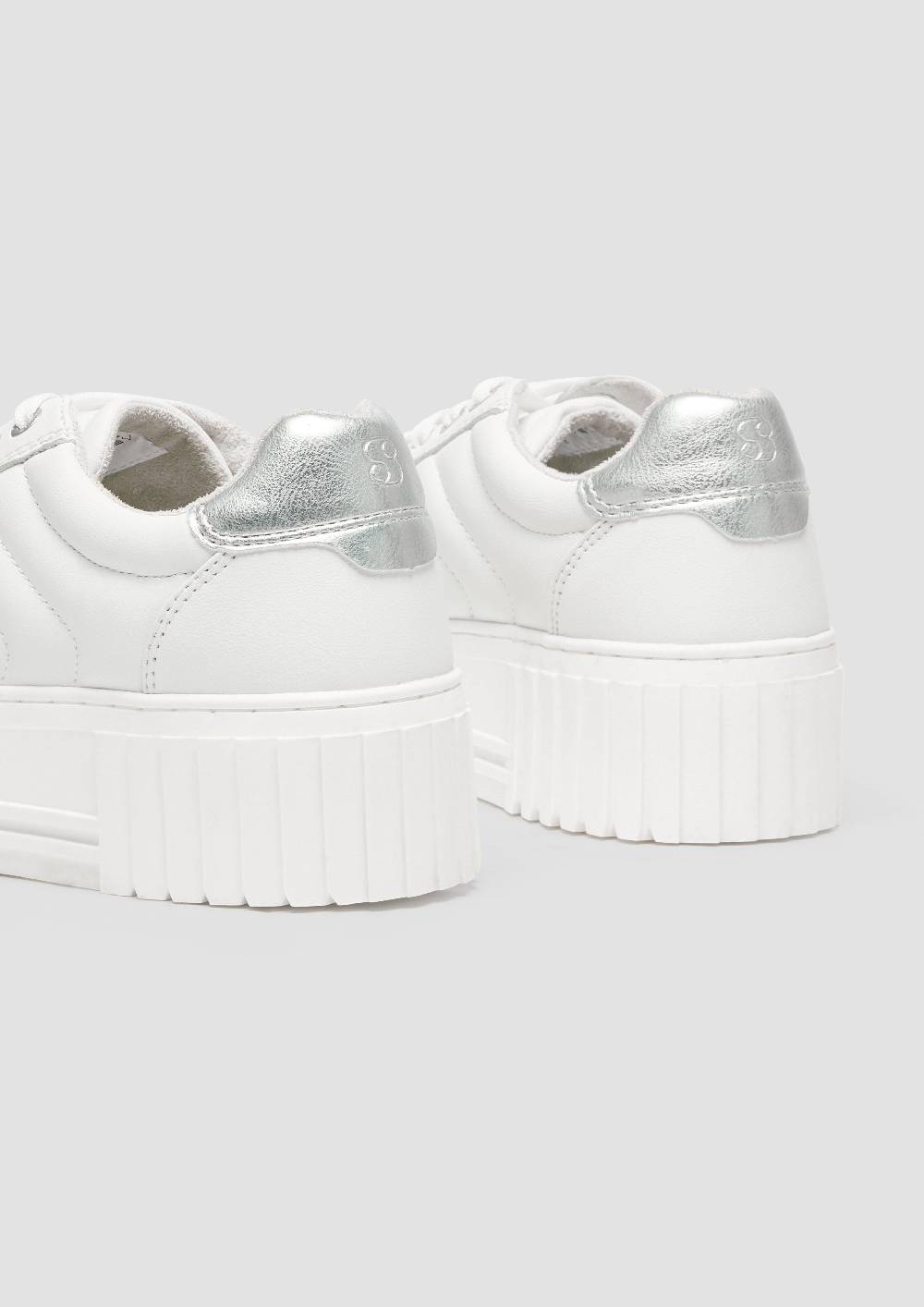 s.Oliver Plateausneaker mit Kontrastsohle Große Rabatte