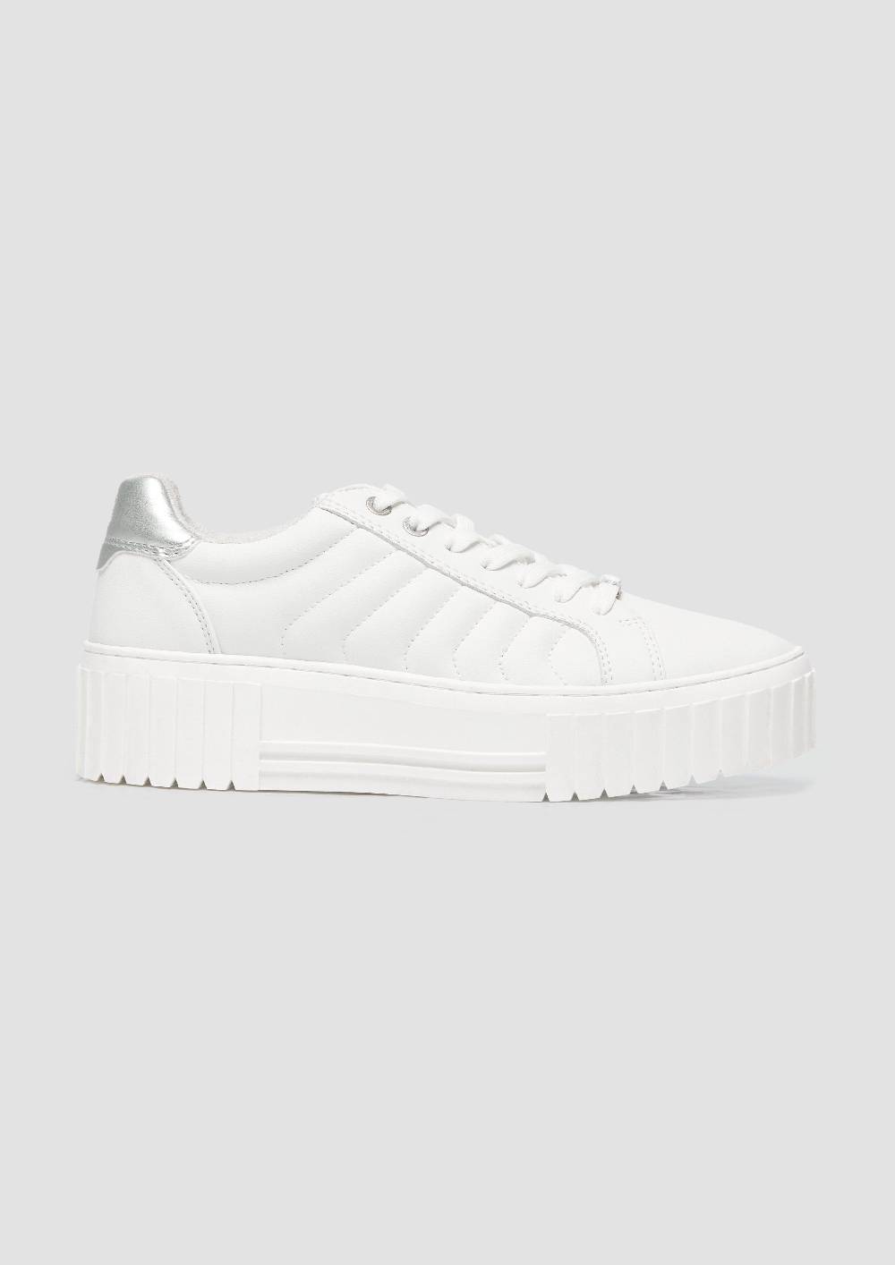 s.Oliver Plateausneaker mit Kontrastsohle Große Rabatte