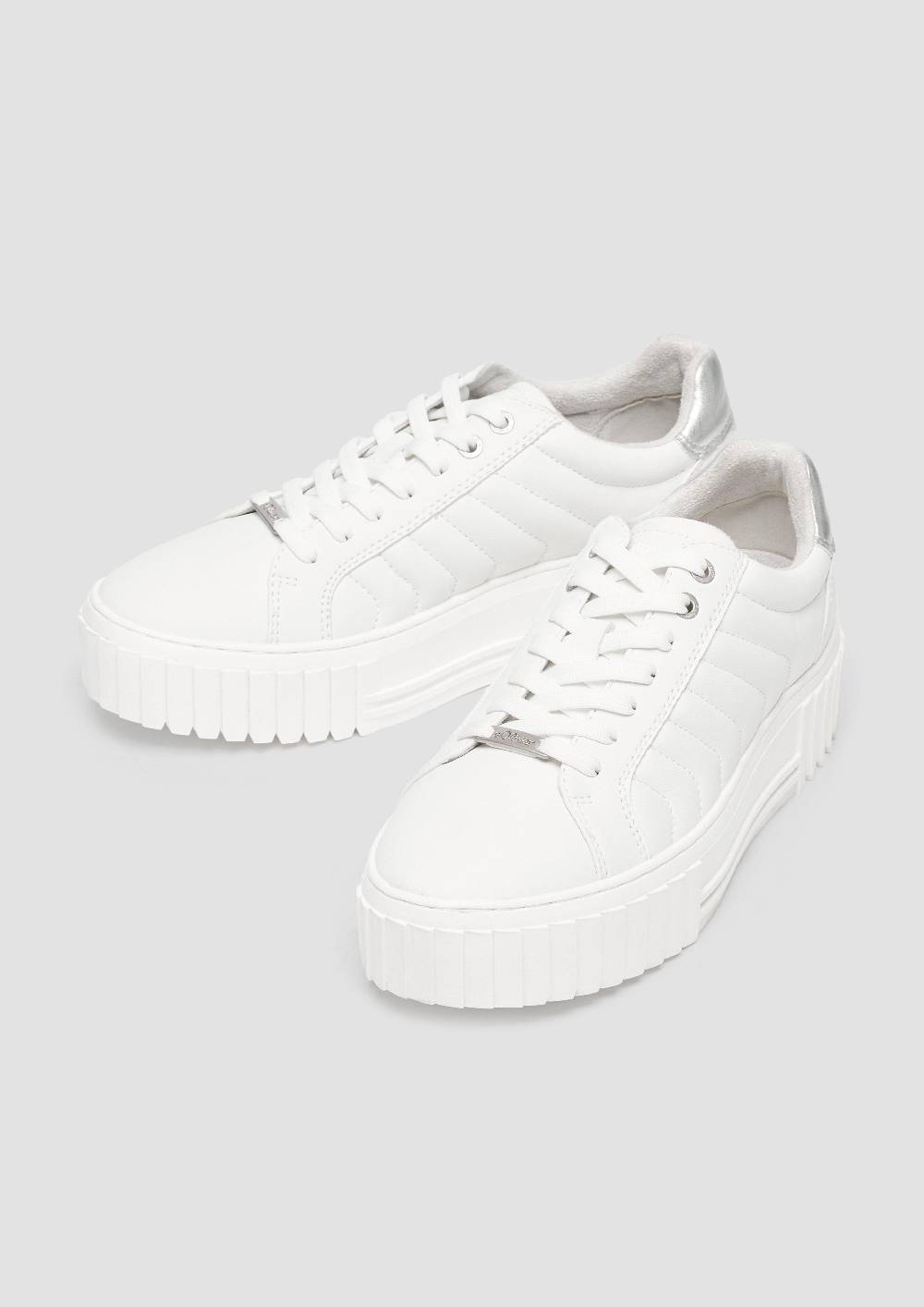 s.Oliver Plateausneaker mit Kontrastsohle Große Rabatte