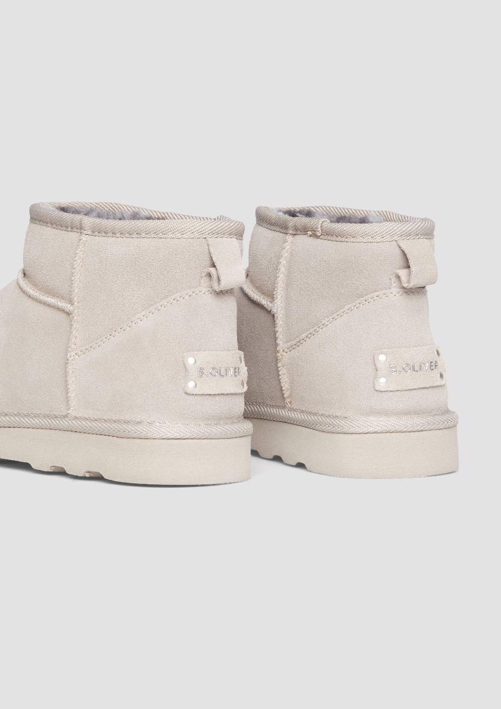 s.Oliver Flache Stiefel aus Leder 50% Rabatt mit kostenlosem Versand