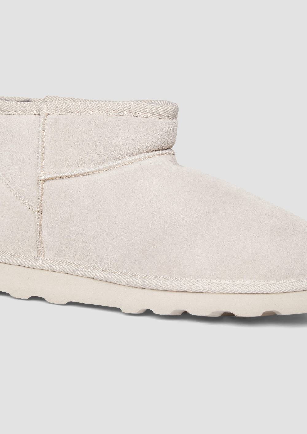 s.Oliver Flache Stiefel aus Leder 50% Rabatt mit kostenlosem Versand