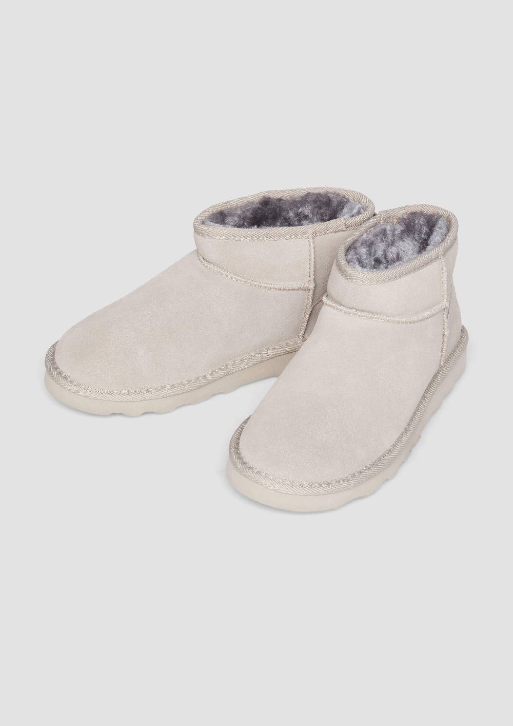 s.Oliver Flache Stiefel aus Leder 50% Rabatt mit kostenlosem Versand