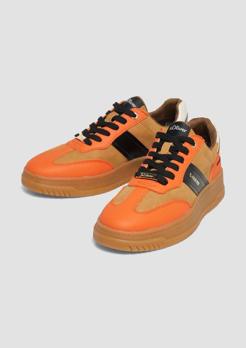 s.Oliver Schnürer mit Kontrast-Details im Angebot