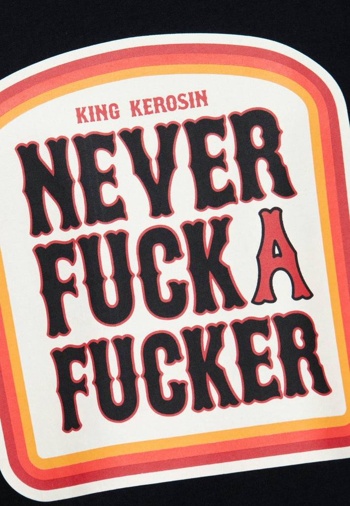 Queen Kerosin T-Shirt «Never Fuck A Fucker» Lucki Maurer Edition Letzte 2 Tage