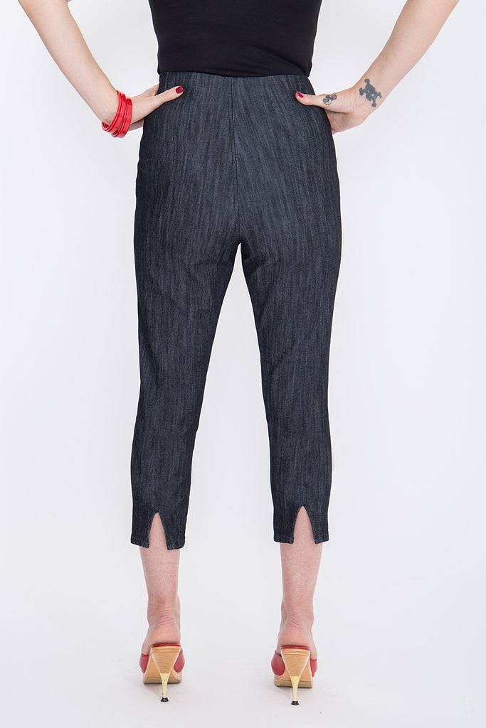 Queen Kerosin Capri Jeans mit modischen Schlitzen am Beinabschluss «Basic» Hotsell