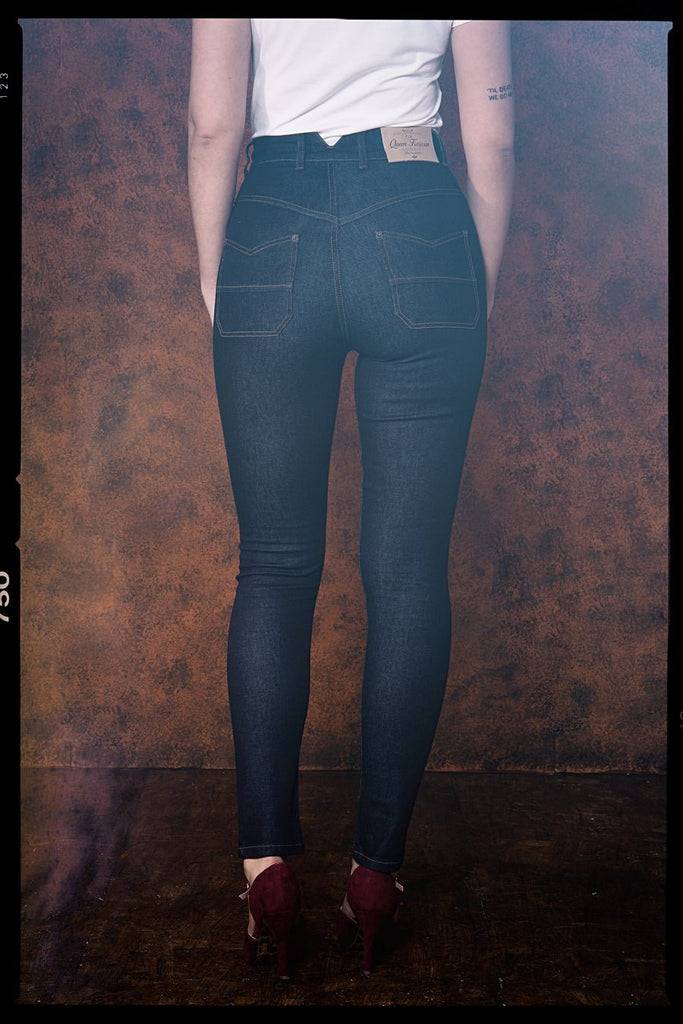 Queen Kerosin High Waist Jeanshose im 5 Pocket Design «Betty» Letzte 2 Tage