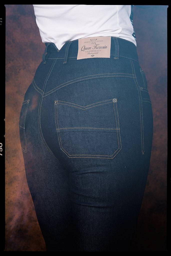 Queen Kerosin High Waist Jeanshose im 5 Pocket Design «Betty» Letzte 2 Tage