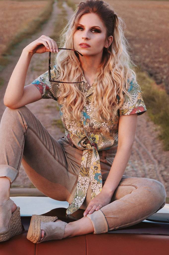 Queen Kerosin Bluse mit hawaiianischem Muster Cyber Monday