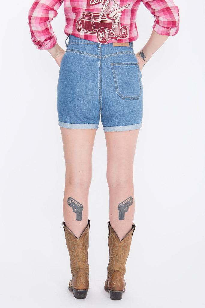 Queen Kerosin Jeansshorts mit Stickereien im Western-Look Große Rabatte