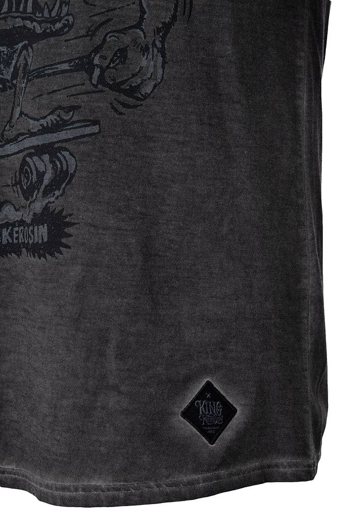 Queen Kerosin Oil Washed Print T-Shirt im Used Look «El Bastardo» Nur für heute