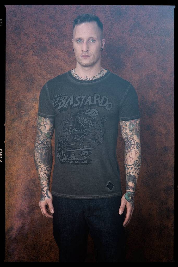 Queen Kerosin Oil Washed Print T-Shirt im Used Look «El Bastardo» Nur für heute