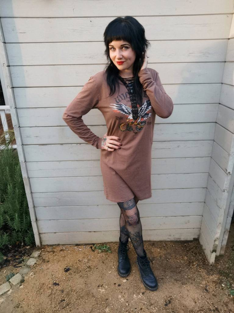Queen Kerosin Loose Fit Longshirt «Wild Ones Ride Free» Im Verkauf