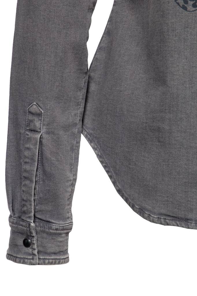 Queen Kerosin Denim-Bluse mit legerem Waschungseffekt und Backprint Cyber Monday