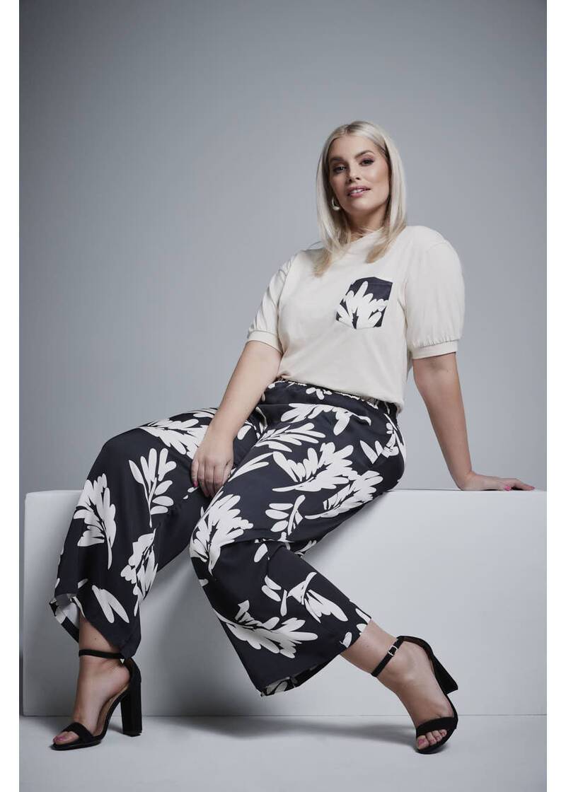 ROCK YOUR CURVES by Angelina T-Shirt in WeißArtikelnummer RYC-LCAK-0321-001 Versandkostenfrei
