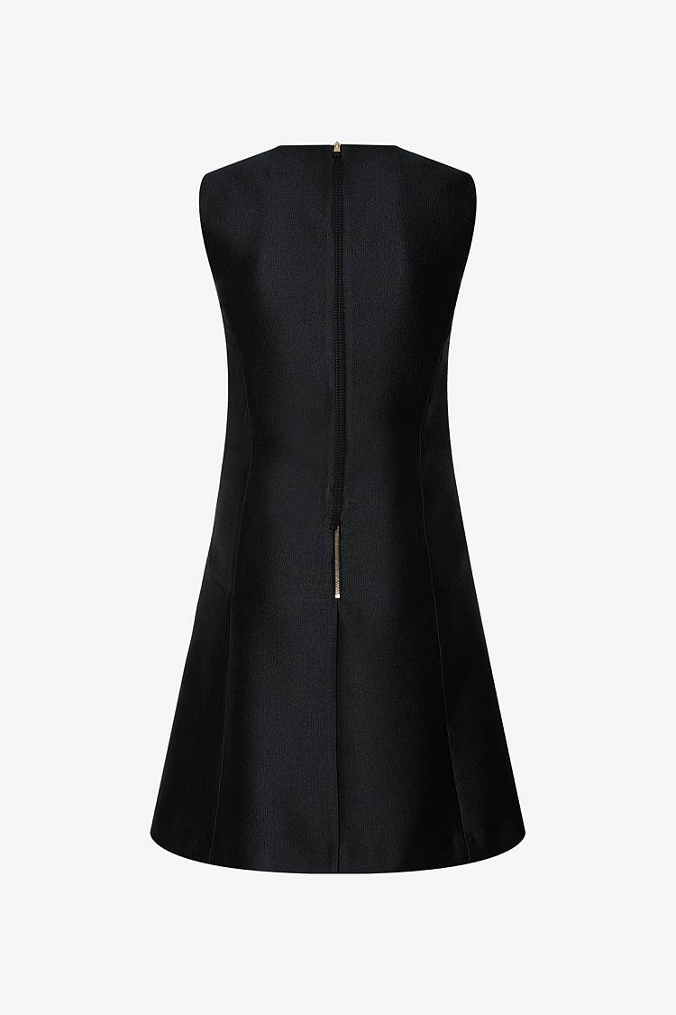 Sly 010 Ärmelloses tailliertes Kleid mit Kellerfalte Angebote